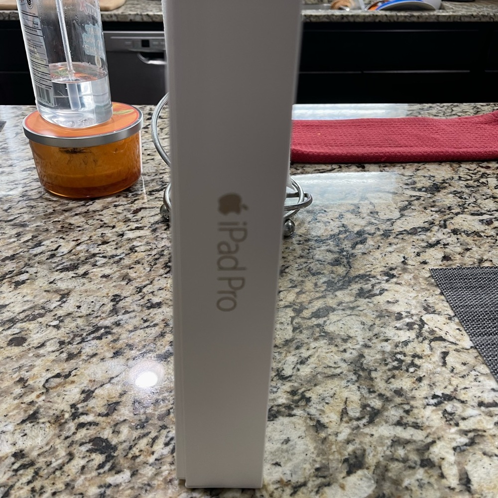 12.9 ipad pro Wi-Fi 32GB gold Model A1584